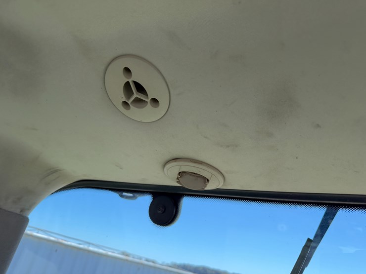 2010-john-deere-8270r-image-70