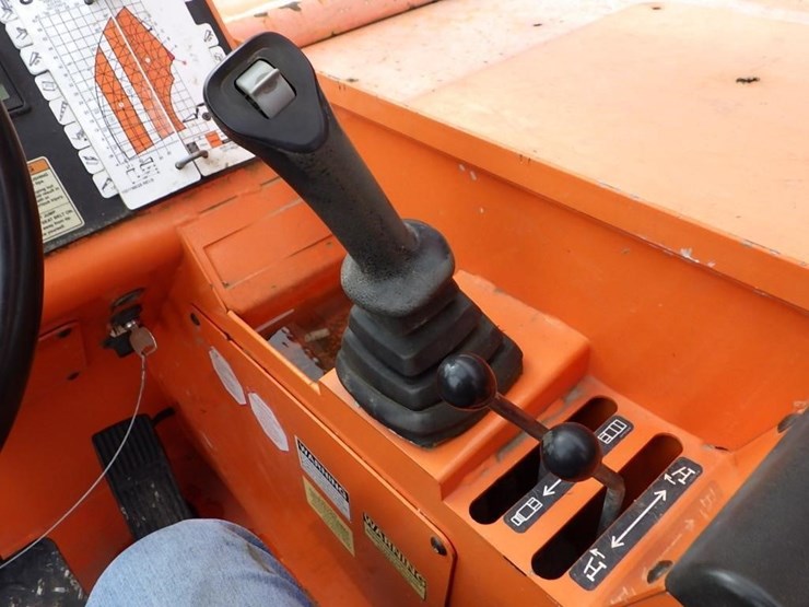 2015-jlg-8042-image-42