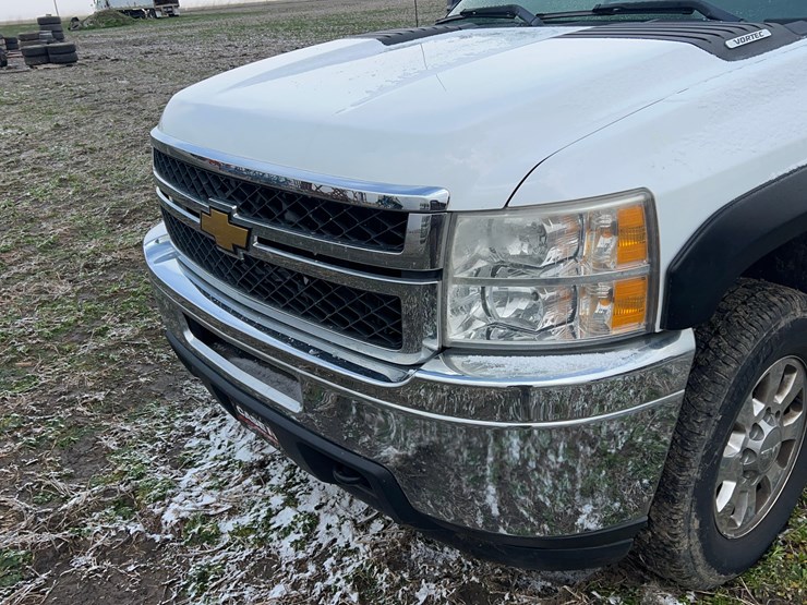 2011-chevrolet-3500hd-image-11