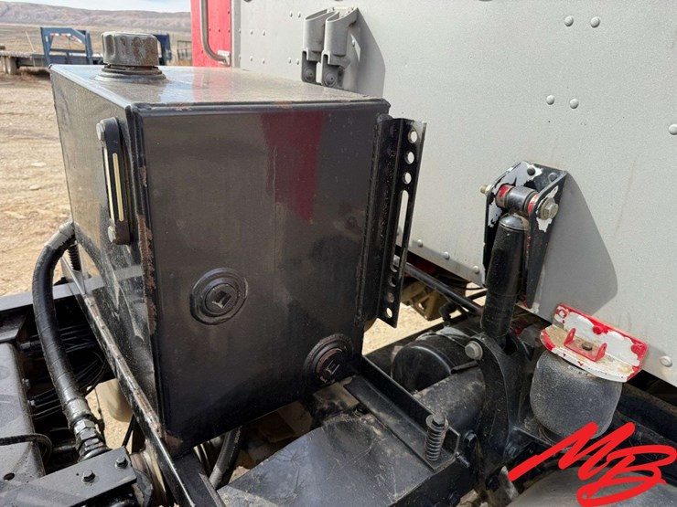 2013-peterbilt-388-image-22