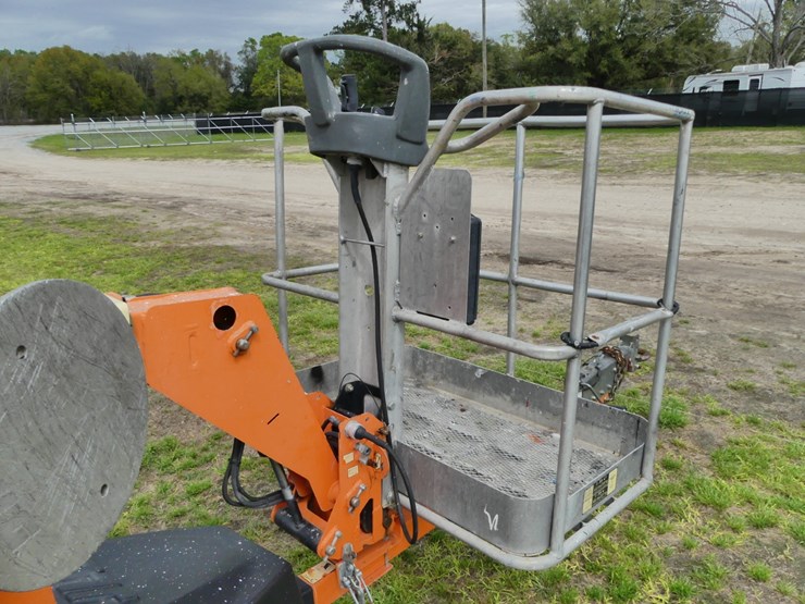 2016-jlg-t350-image-12