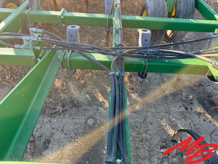 john-deere-32-image-18