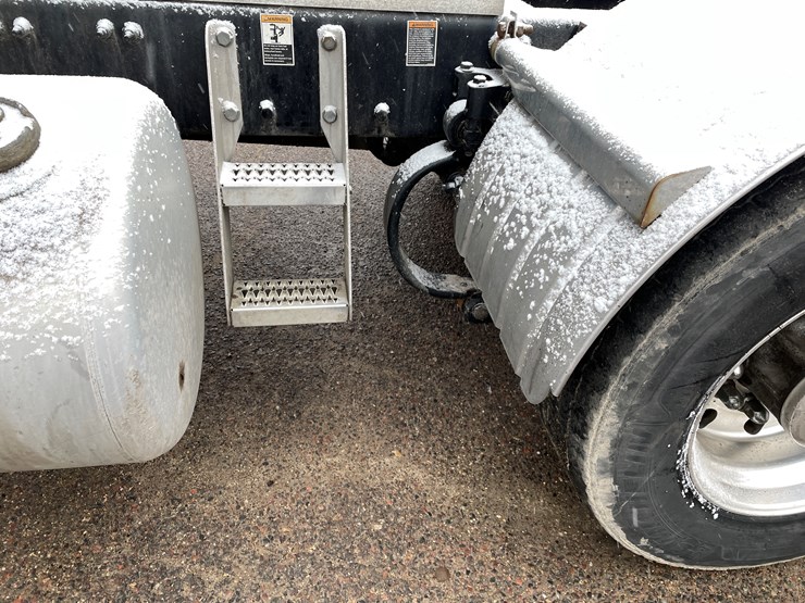 2019-peterbilt-579-image-36