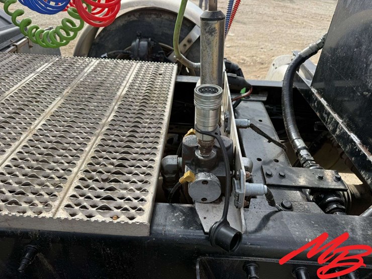 2013-peterbilt-388-image-21