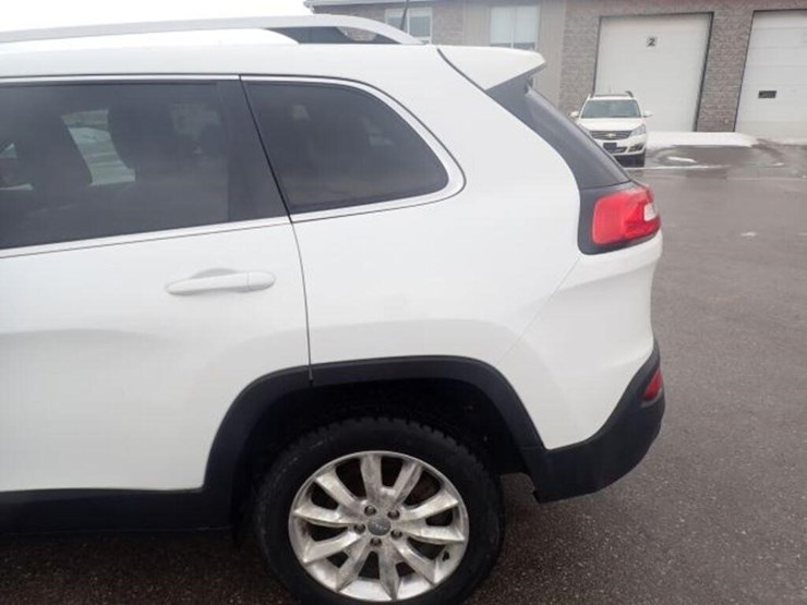 2016-jeep-cherokee-image-77