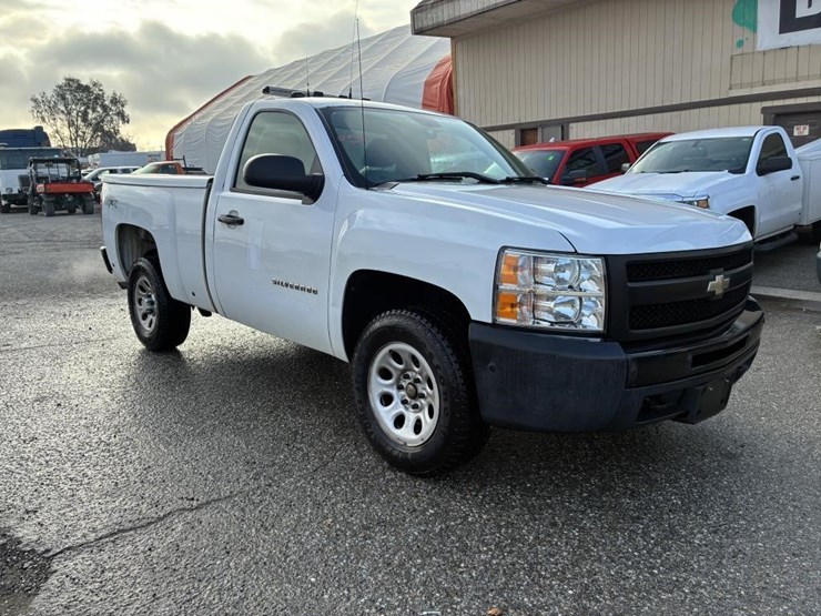 2011-chevrolet-silverado-1500-image-2
