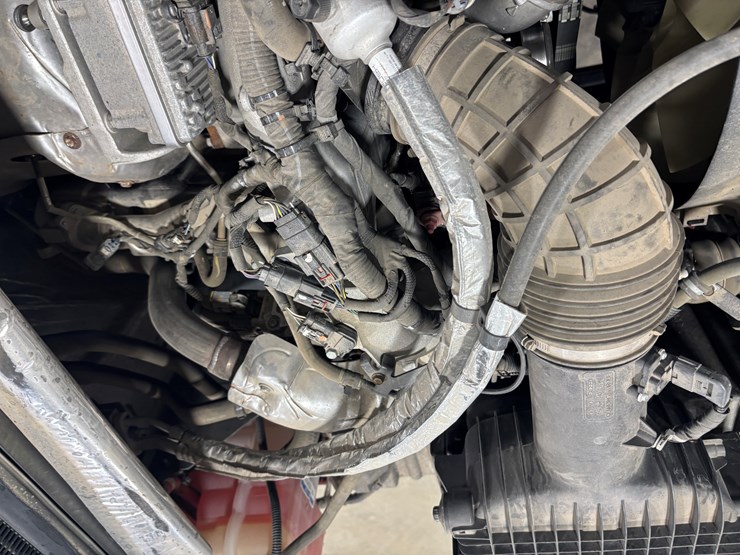 #2331-•-2022-chevrolet-5500-hd-flatbed-truck-image-32