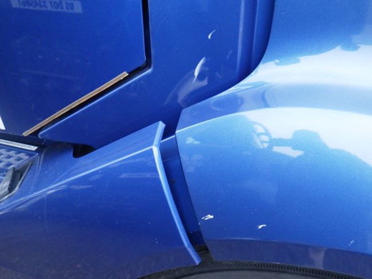 2019-volvo-vnl300-image-7