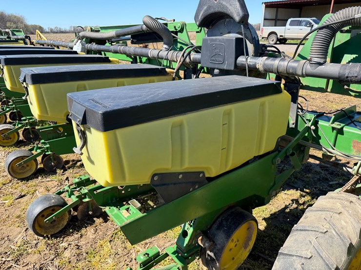 john-deere-7300-image-43