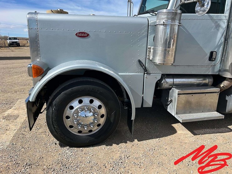 2007-peterbilt-379-image-3
