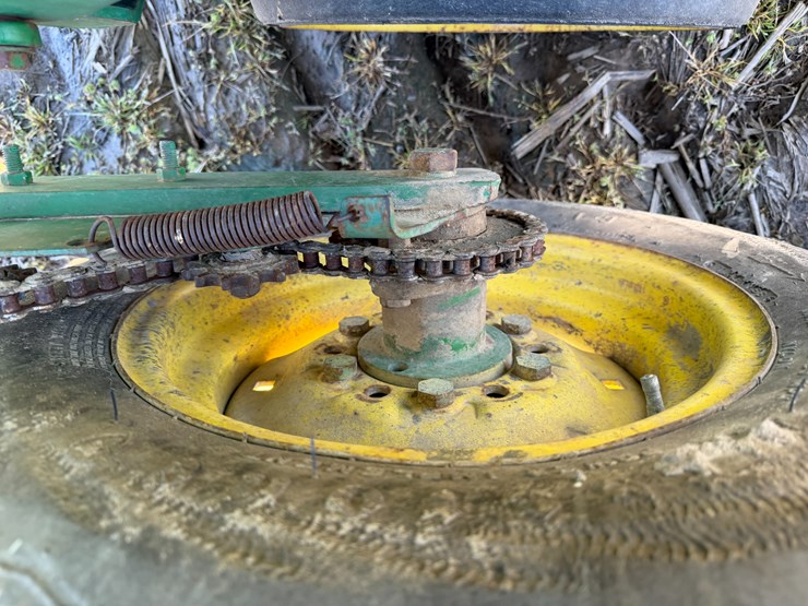 john-deere-7300-image-7