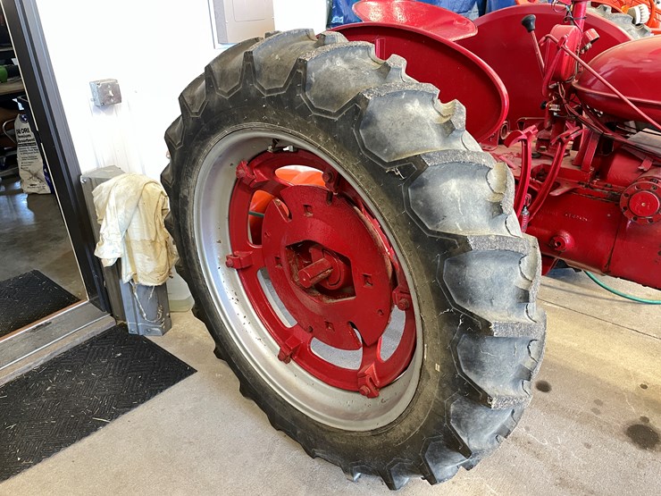 #1024-•-mccormick-farmall-h-tractor-(galesville,-wi)-image-11