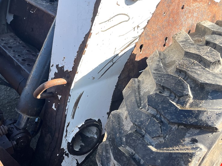 2008-bobcat-s330-image-37