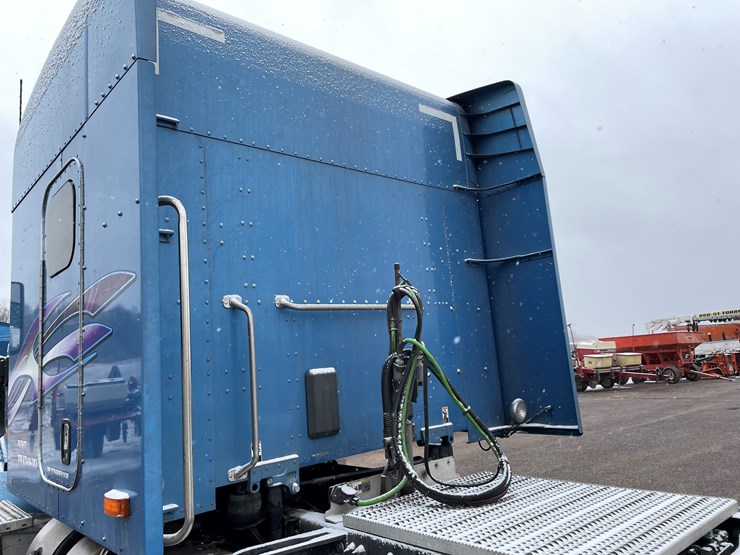 2019-peterbilt-579-image-37