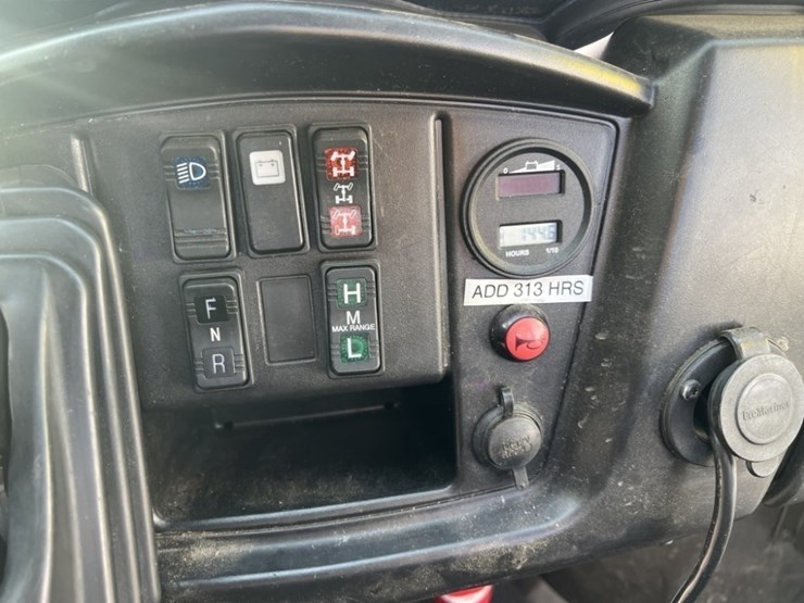 2011-polaris-ranger-ev-image-18