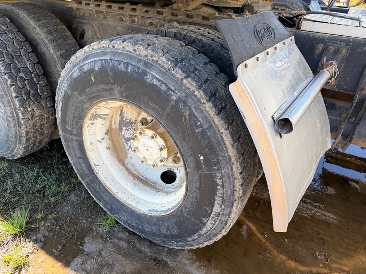 #42453-•-1996-freightliner-daycab-truck-tractor-vin:-1fupdcxb8th744360-image-10