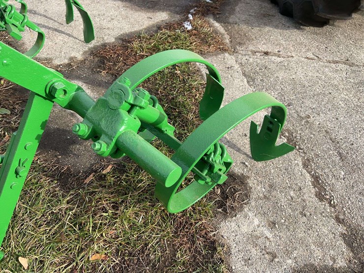 partial-john-deere-one-row-mounted-cultivator-image-9