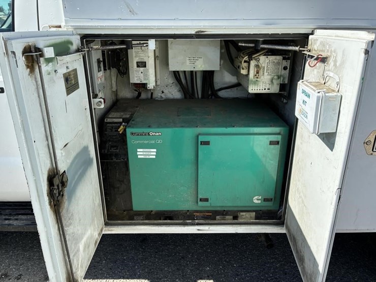 2011-ford-f550-image-11