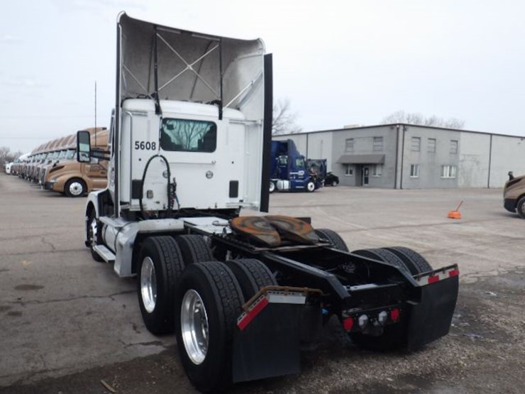 2024-kenworth-t680-image-12