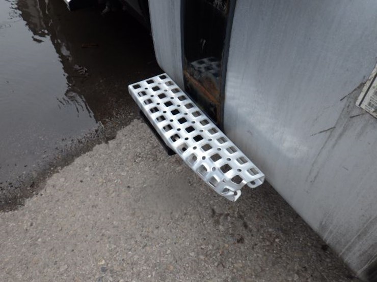 2019-volvo-vnl300-image-17