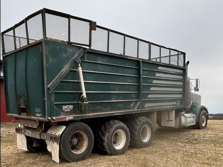 #1077-•-1996-international-silage-truck-(nelson,-wi)-(has-wi-title)-image-3
