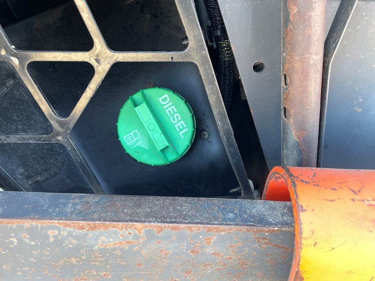 2008-bobcat-s330-image-38