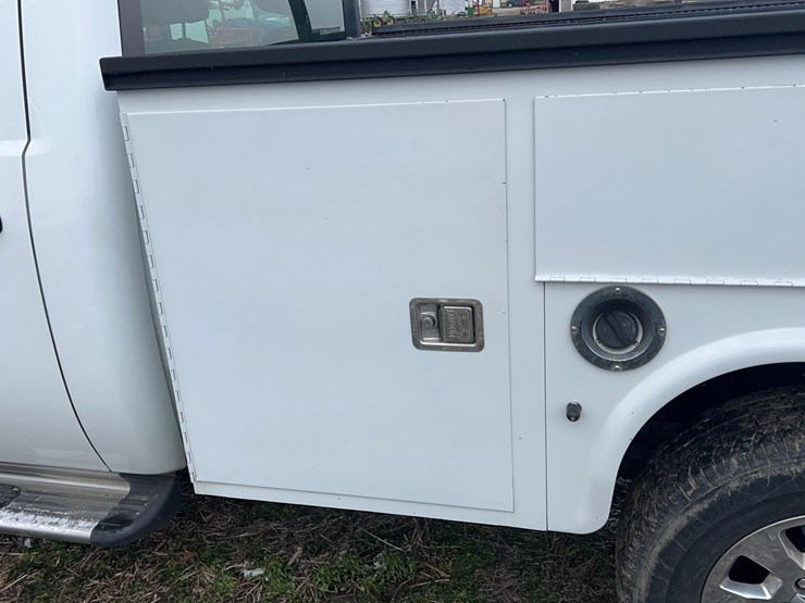 2011-chevrolet-3500hd-image-34