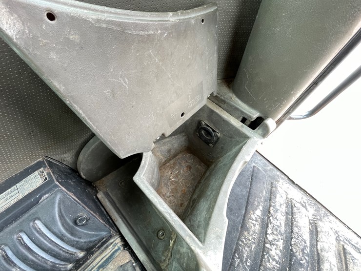 2008-case-621e-xr-image-39