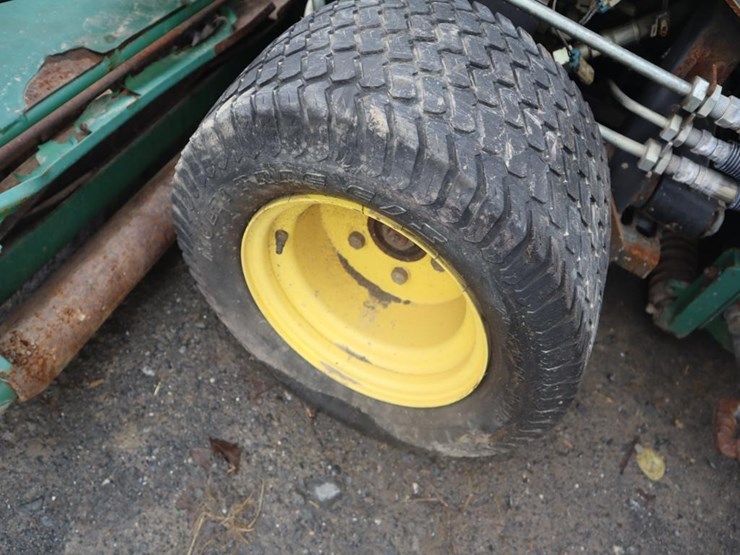 john-deere-golf-course-mower-image-8