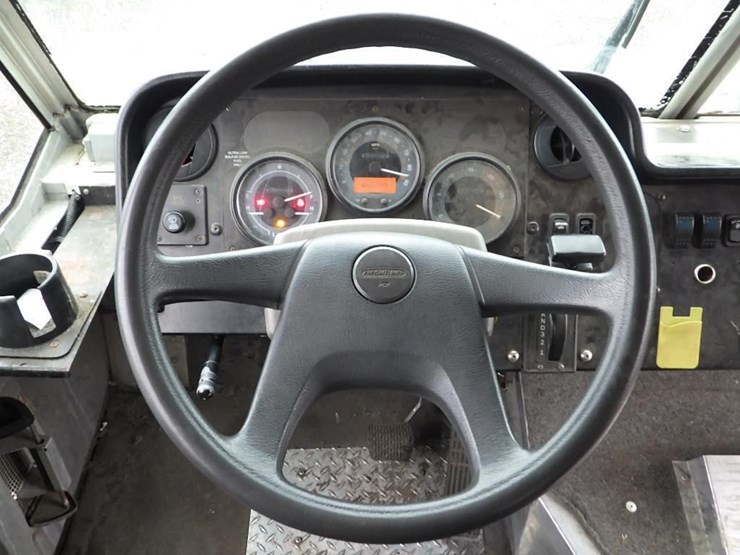 2008-freightliner-mt45-image-23