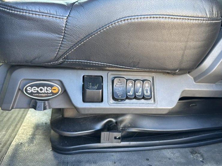 2000-international-9900-image-35