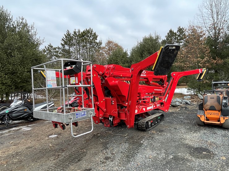 #1000-•-2024-cmc-90hd+-lift-(fall-creek,-wi)-image-1