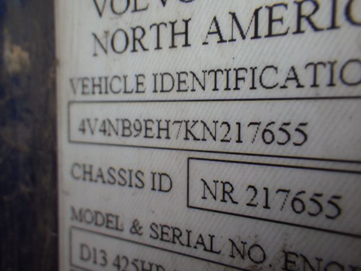 2019-volvo-vnl300-image-20