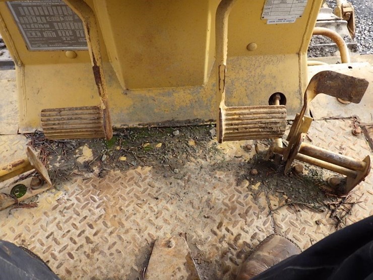 1984-caterpillar-d4e-image-23