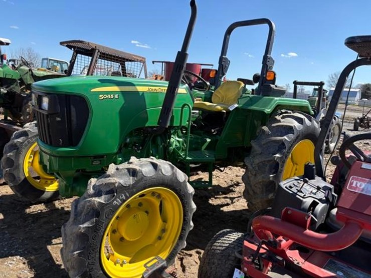john-deere-5045e-image-1