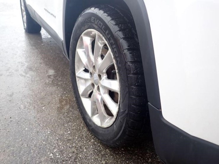 2016-jeep-cherokee-image-92