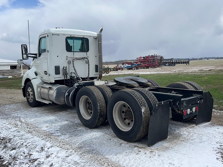 2017-kenworth-t680-image-6