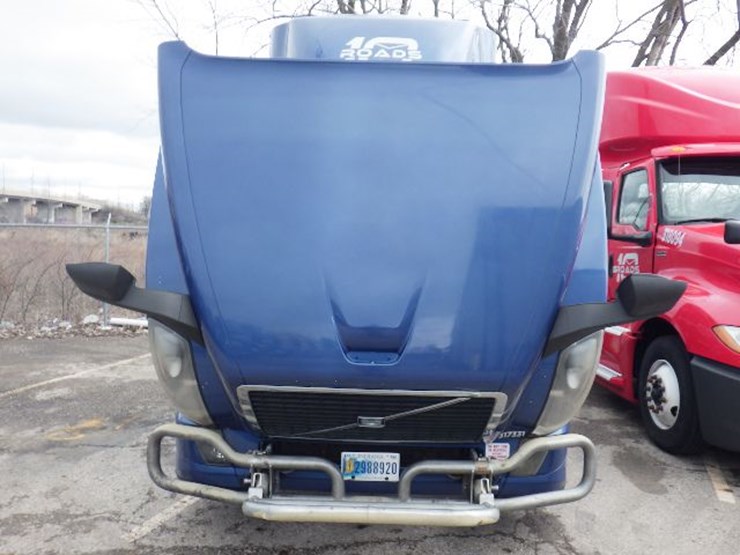 2017-volvo-vnl300-image-23