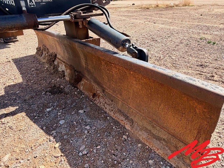 9'-buhler-farm-king-tractor-blade-image-5