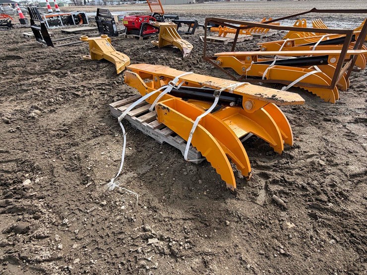 caterpillar-320-image-8