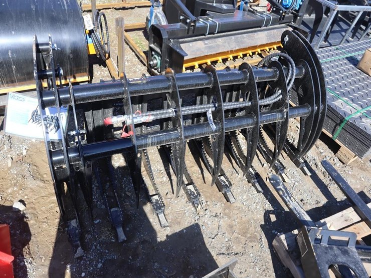 future-skid-steer-grapple-image-1