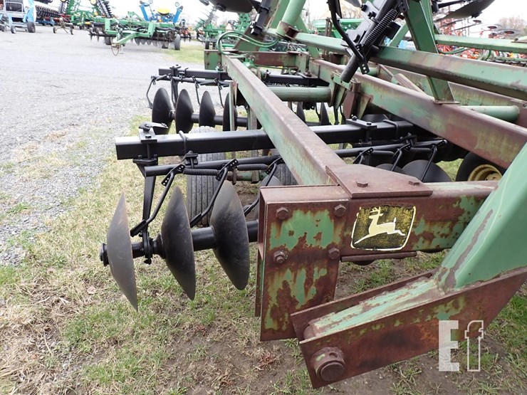 john-deere-230-image-10