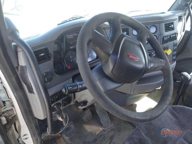 2016-peterbilt-579-image-15