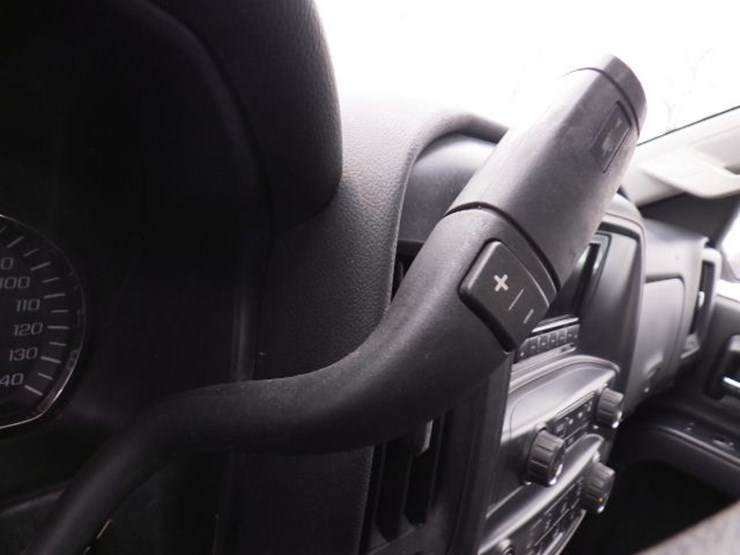 2015-chevrolet-silverado-2500-image-11