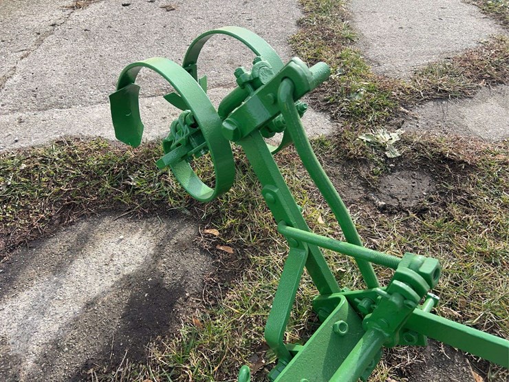 partial-john-deere-one-row-mounted-cultivator-image-7