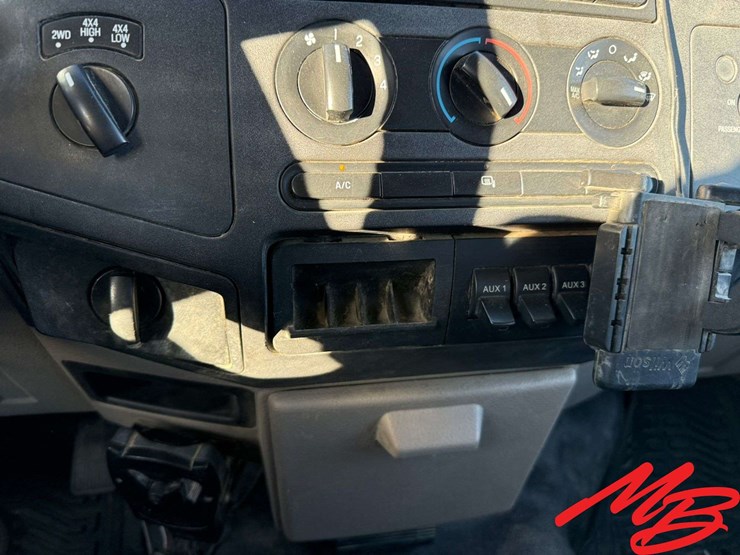 2010-ford-f350-image-32