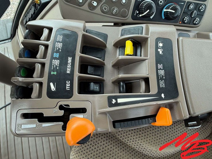 2012-john-deere-8285r-image-25