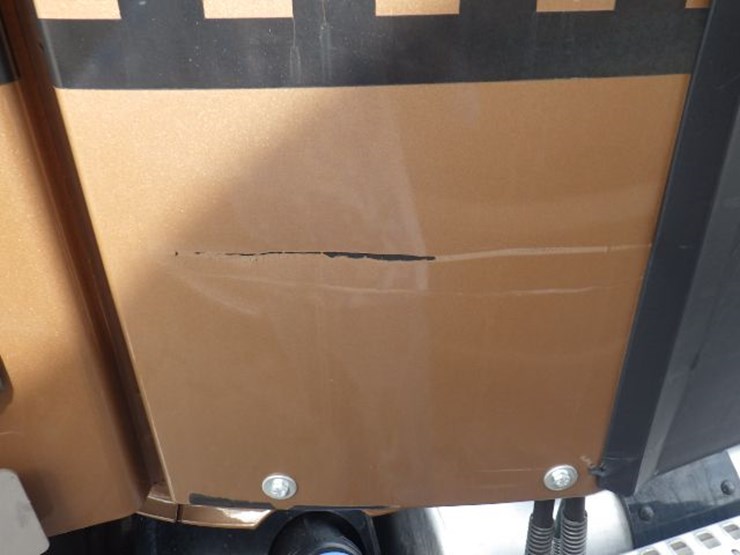 2022-volvo-vnl300-image-20