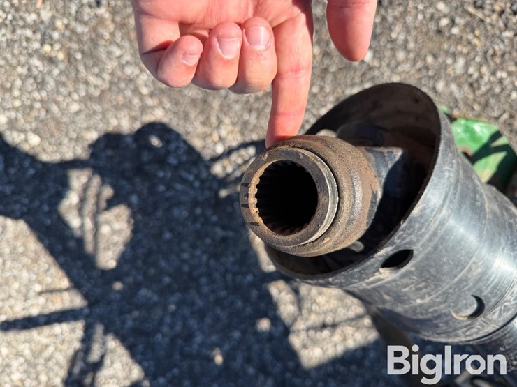 2024-john-deere-561m-image-9