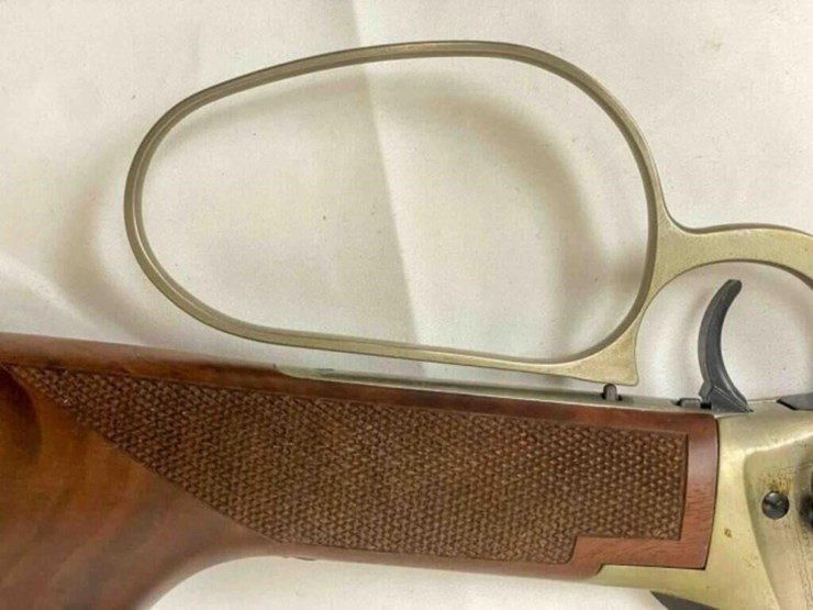 john-wayne-commemorative-winchester-rifle-image-12